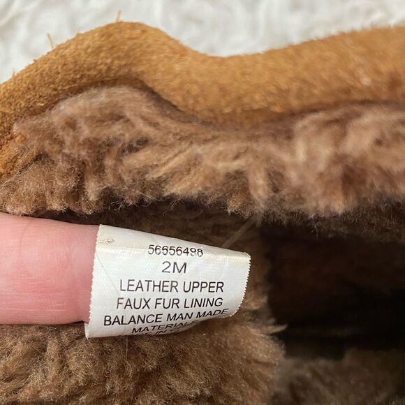 Nordstrom Rack Light Brown Suede Cozy Boots 2Y - Picture 5 of 10